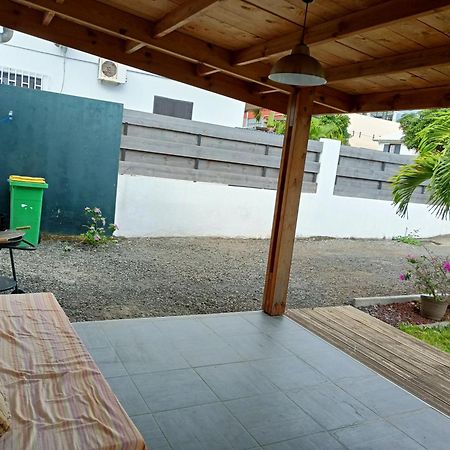 Jolie Maison T3 A St Pierre, 2 Chambres Avec Sdb, Grande Varangue, Jardin Сен-Пиер Екстериор снимка