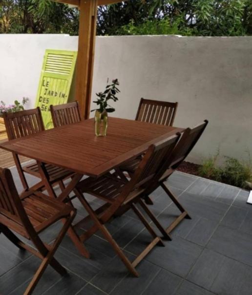 Jolie Maison T3 A St Pierre, 2 Chambres Avec Sdb, Grande Varangue, Jardin Сен-Пиер Екстериор снимка