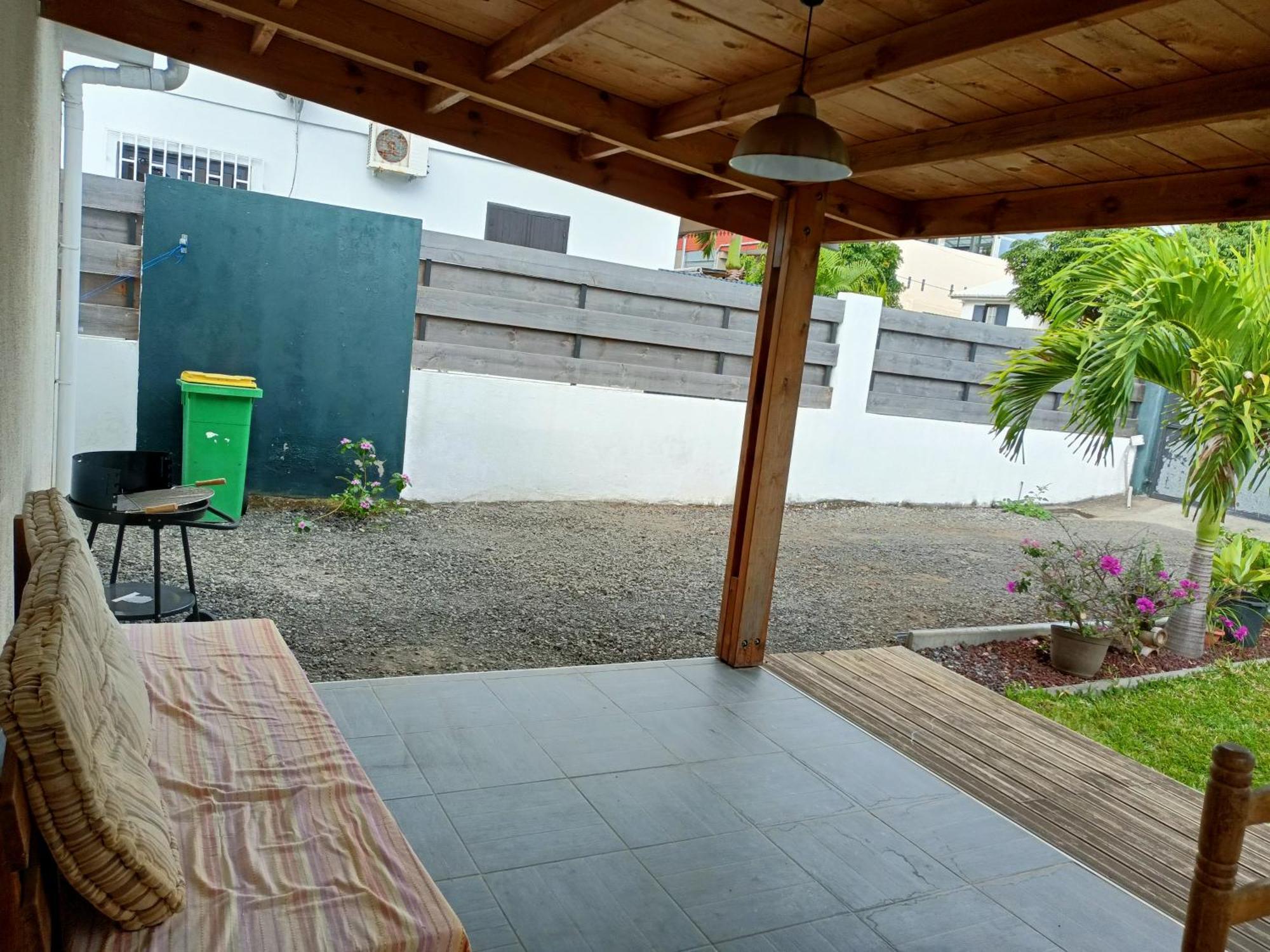 Jolie Maison T3 A St Pierre, 2 Chambres Avec Sdb, Grande Varangue, Jardin Сен-Пиер Екстериор снимка