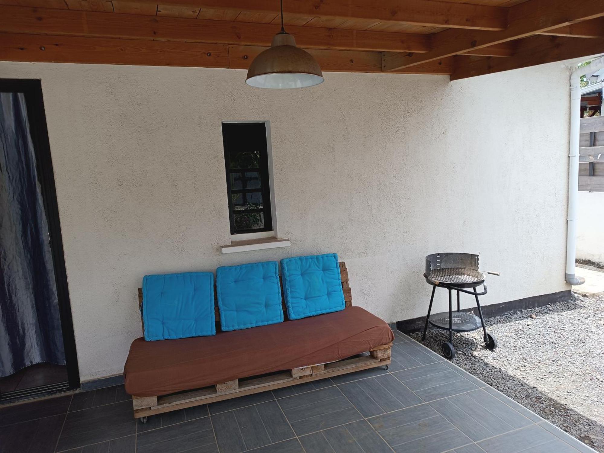 Jolie Maison T3 A St Pierre, 2 Chambres Avec Sdb, Grande Varangue, Jardin Сен-Пиер Стая снимка
