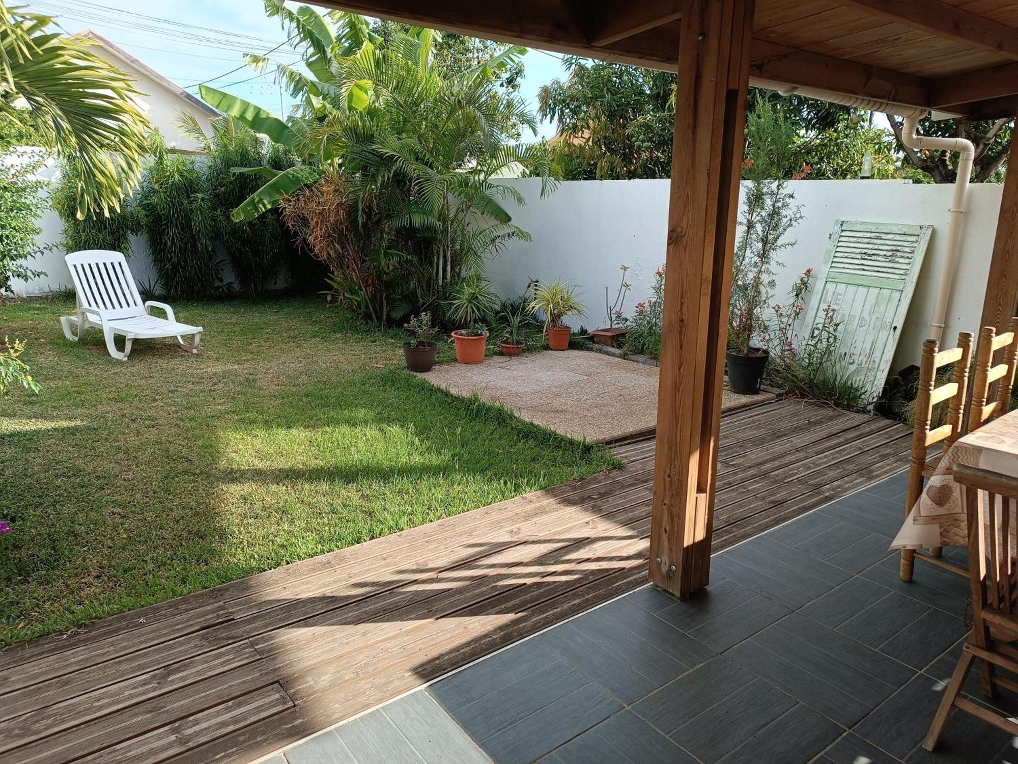 Jolie Maison T3 A St Pierre, 2 Chambres Avec Sdb, Grande Varangue, Jardin Сен-Пиер Екстериор снимка