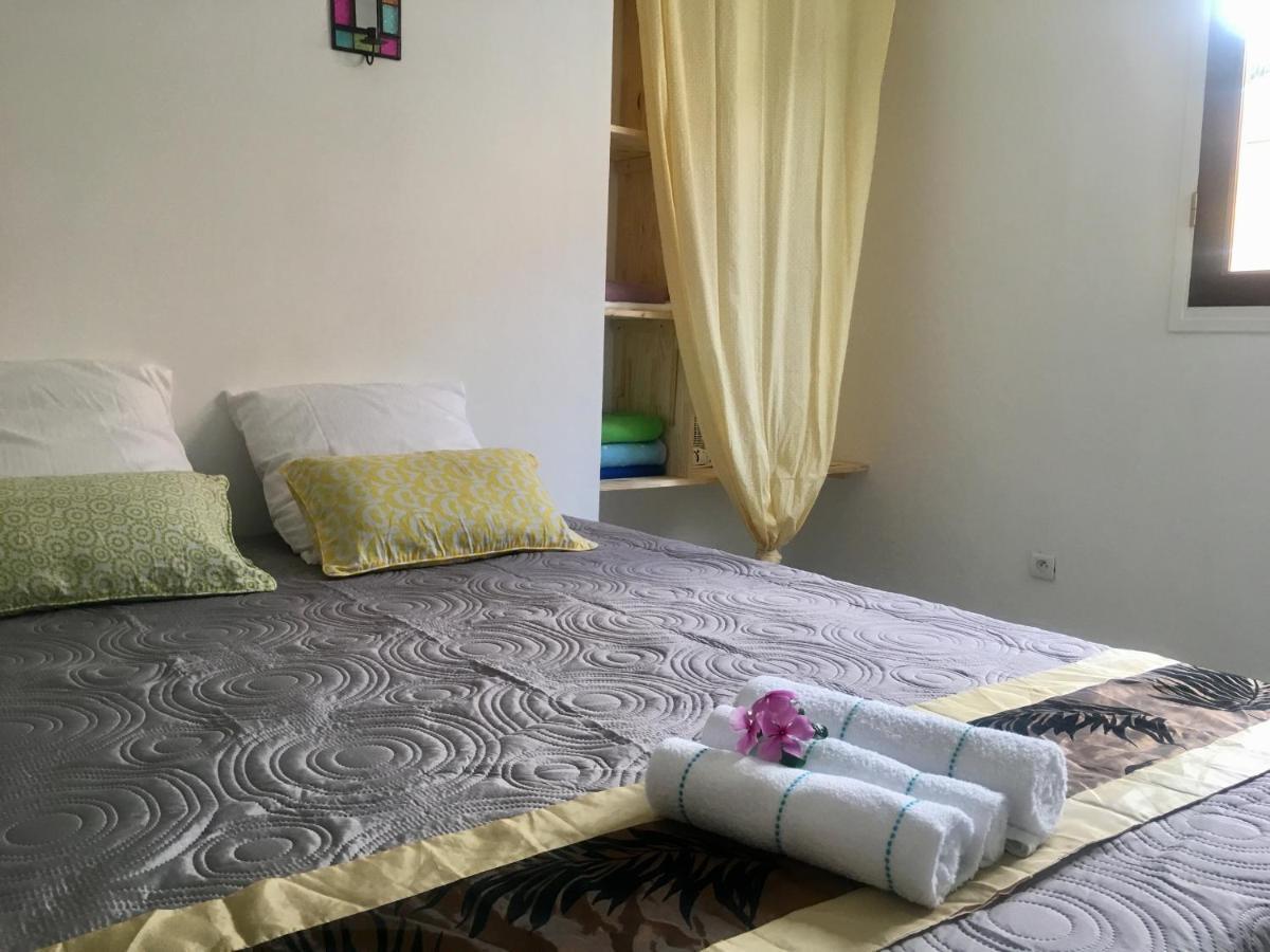 Jolie Maison T3 A St Pierre, 2 Chambres Avec Sdb, Grande Varangue, Jardin Сен-Пиер Екстериор снимка