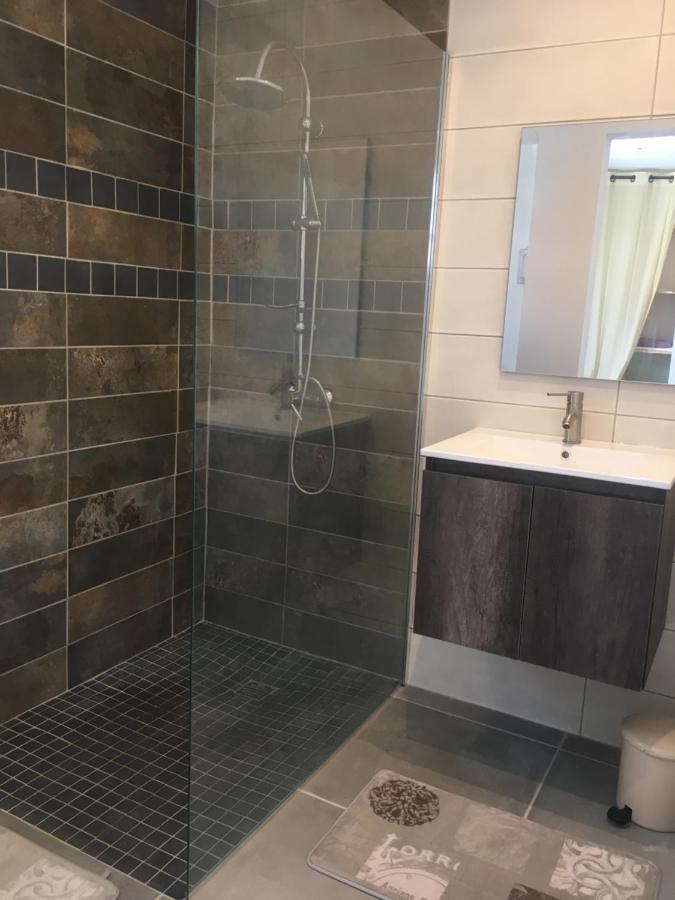 Jolie Maison T3 A St Pierre, 2 Chambres Avec Sdb, Grande Varangue, Jardin Сен-Пиер Екстериор снимка
